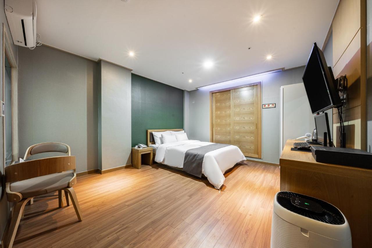 Golden Business Hotel Seosan Экстерьер фото
