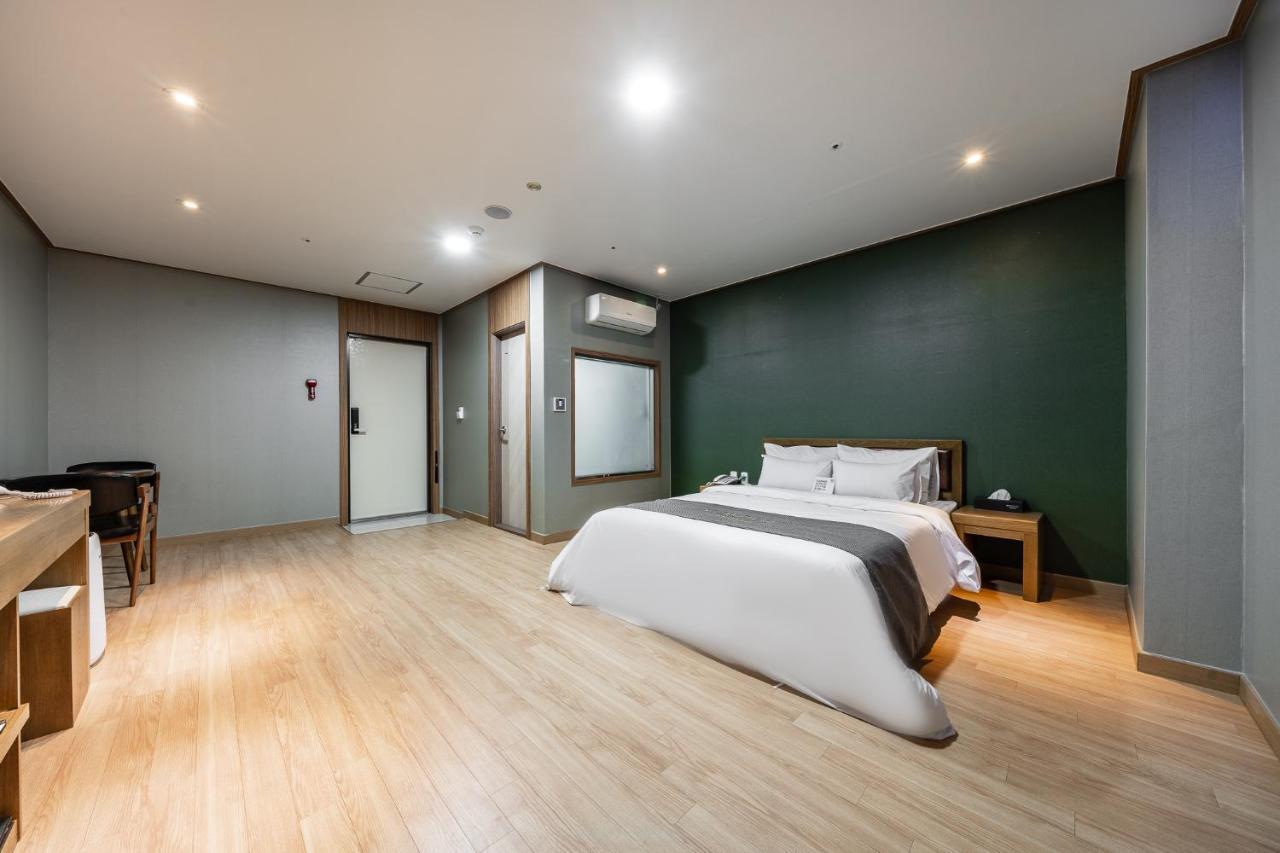Golden Business Hotel Seosan Экстерьер фото