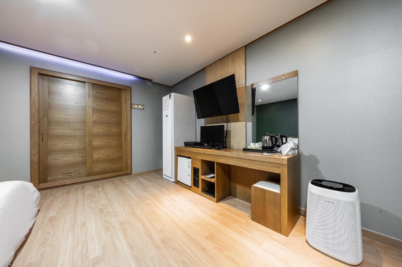 Golden Business Hotel Seosan Экстерьер фото