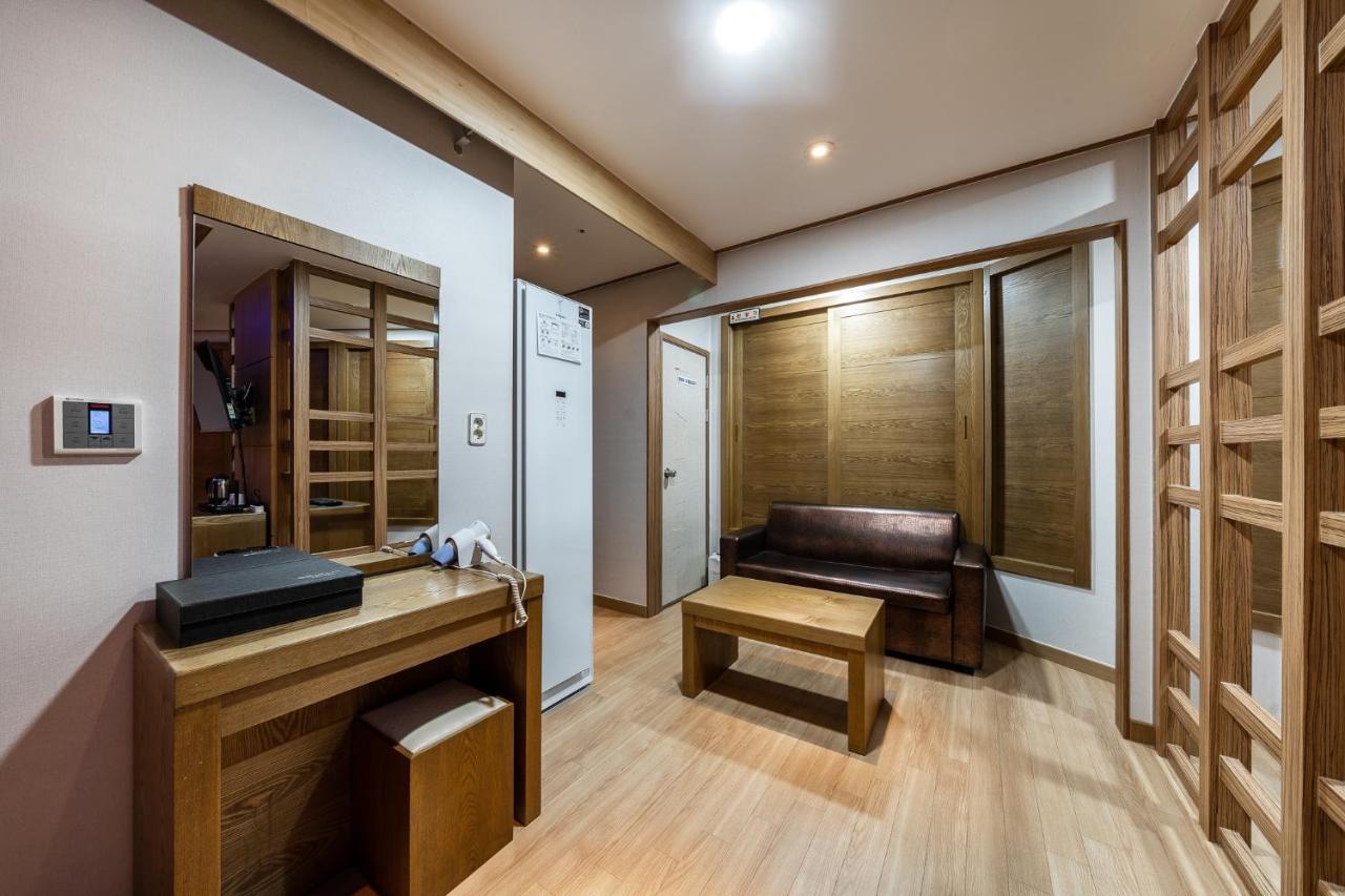 Golden Business Hotel Seosan Экстерьер фото