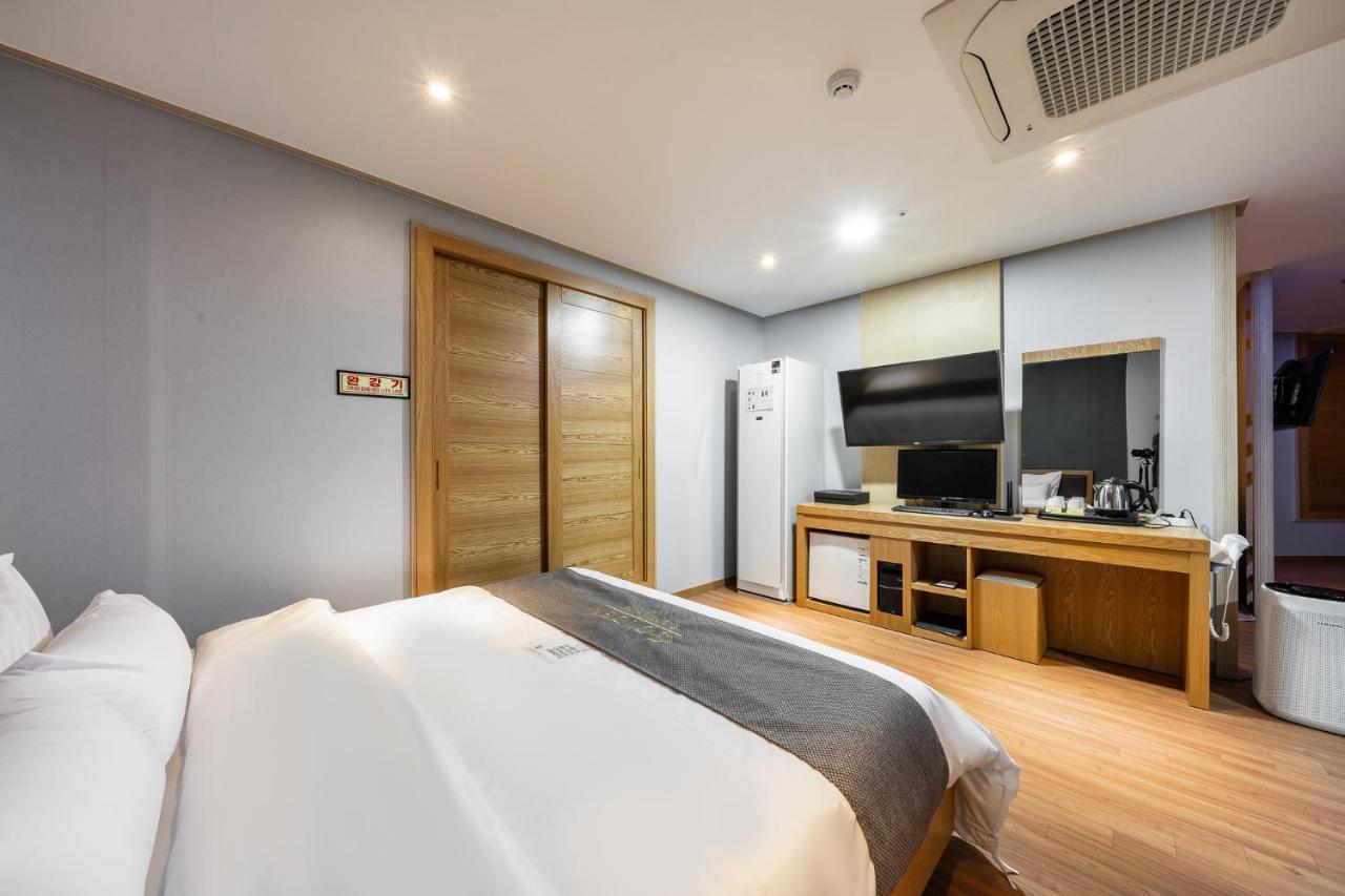 Golden Business Hotel Seosan Экстерьер фото