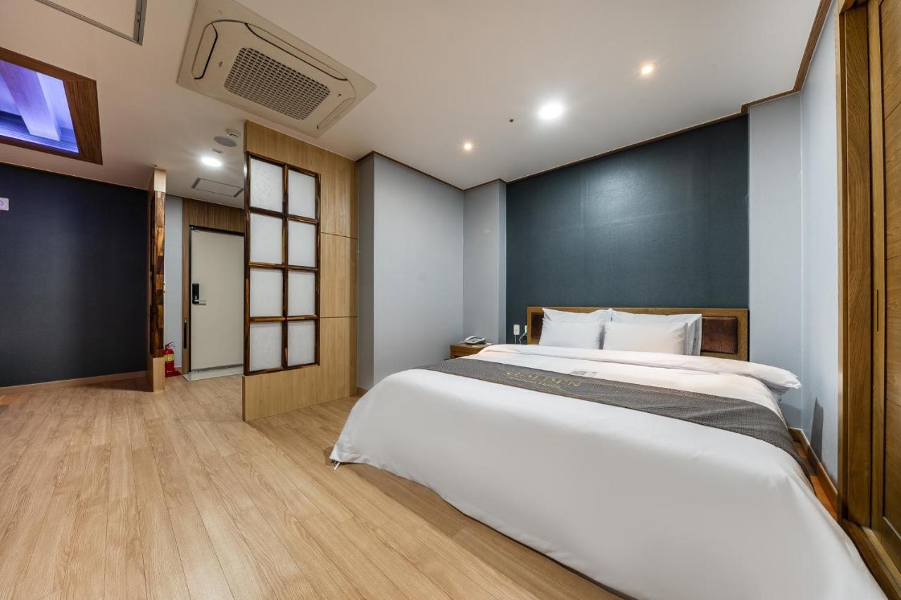 Golden Business Hotel Seosan Экстерьер фото