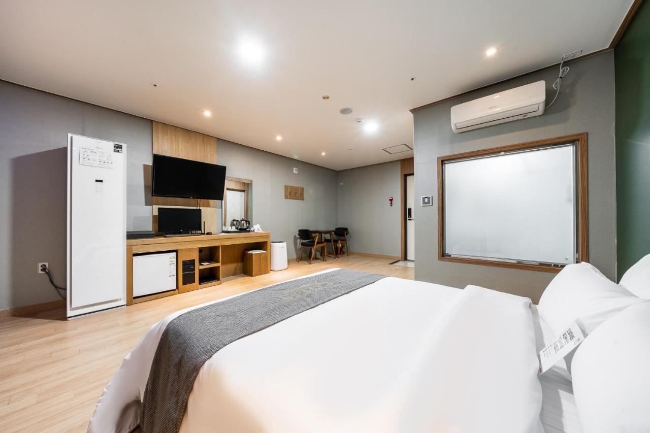 Golden Business Hotel Seosan Экстерьер фото