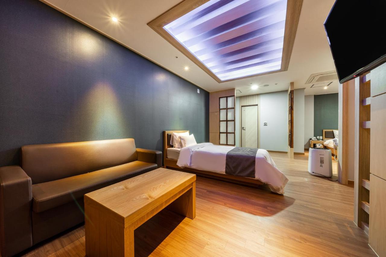 Golden Business Hotel Seosan Экстерьер фото