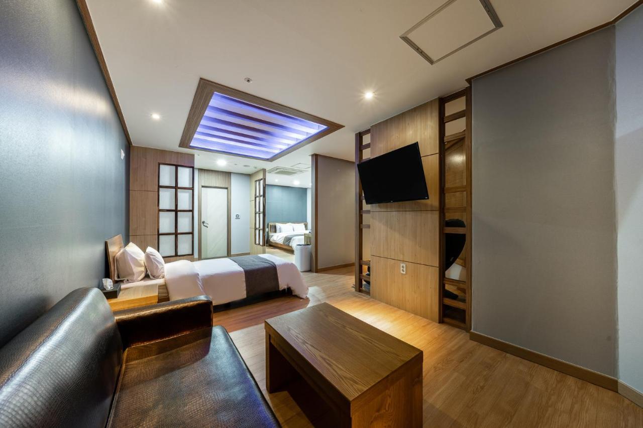 Golden Business Hotel Seosan Экстерьер фото