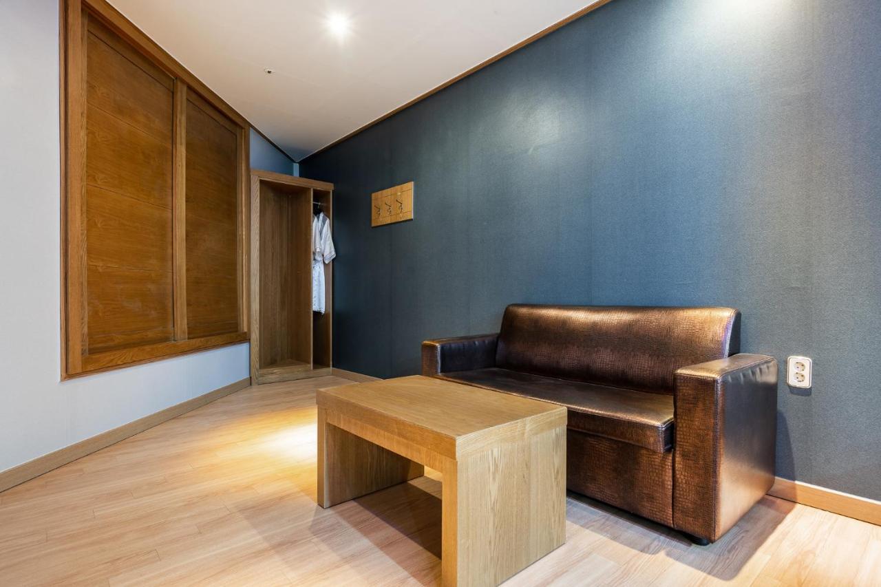 Golden Business Hotel Seosan Экстерьер фото