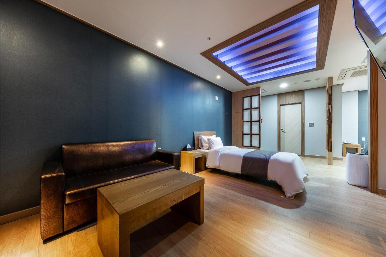 Golden Business Hotel Seosan Экстерьер фото