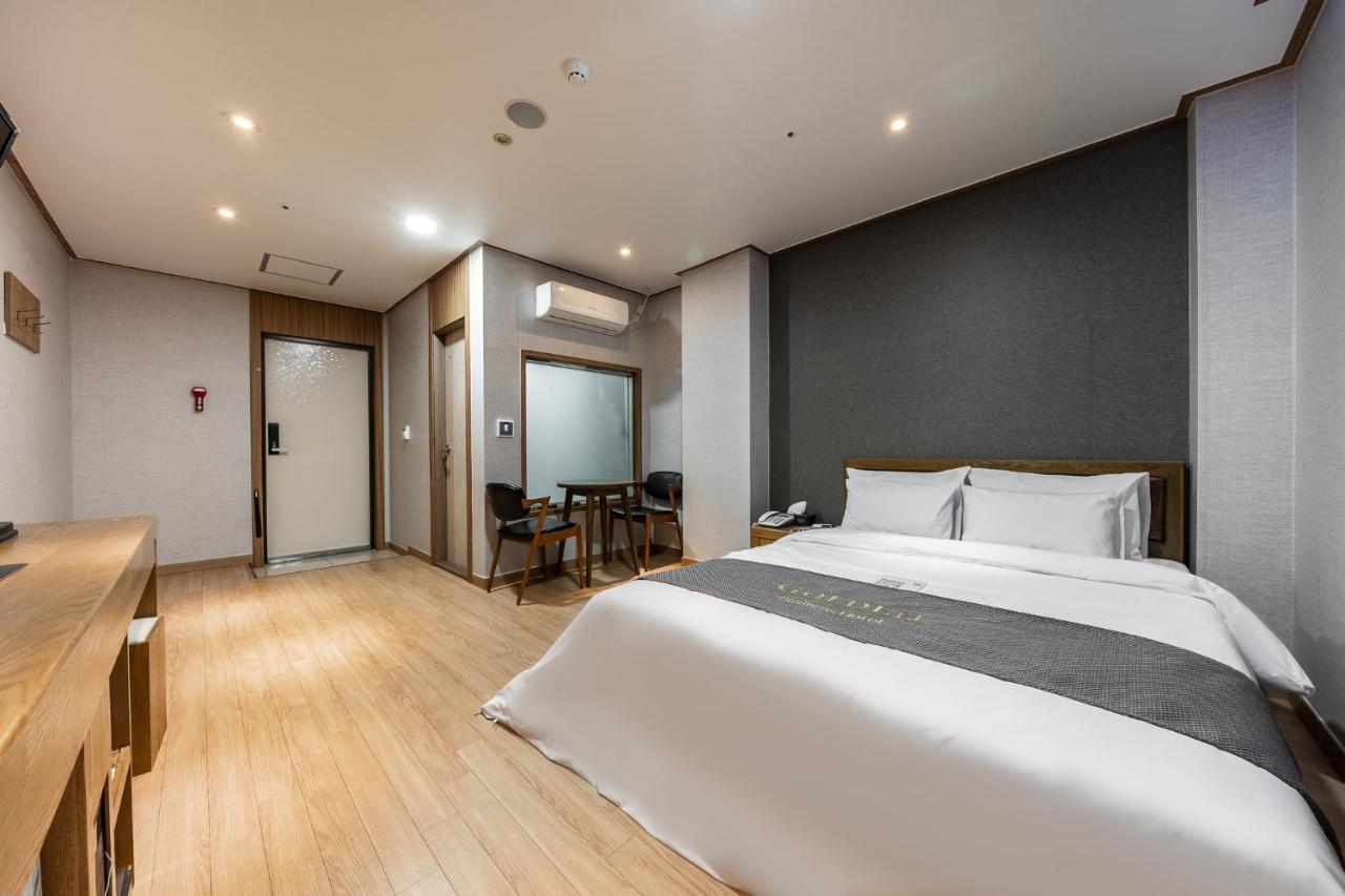 Golden Business Hotel Seosan Экстерьер фото